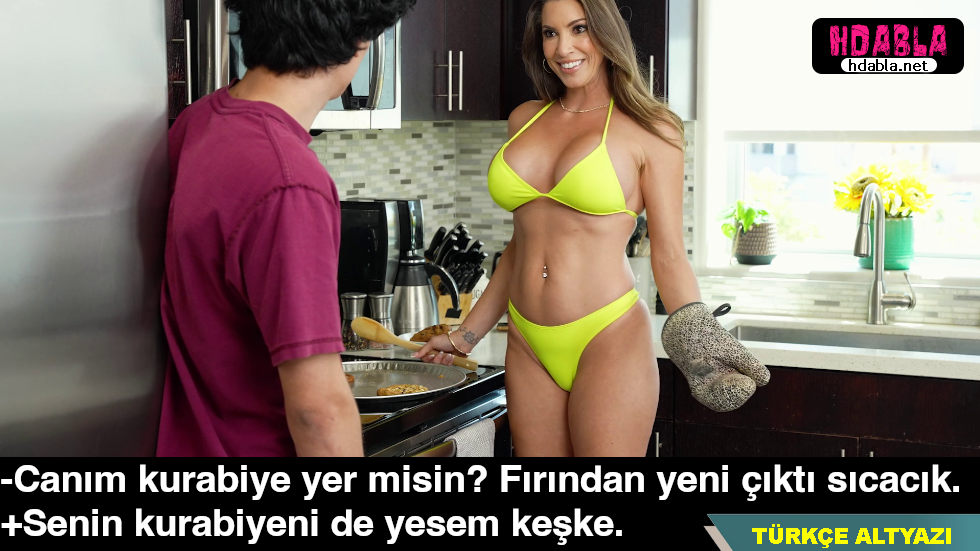 Dostumun anası bikiniyle kurabiye yapıyordu Aklımdan kötü şeyler geçirdim Dostumun anası bikiniyle kurabiye yapıyordu Aklımdan kötü şeyler geçirdim